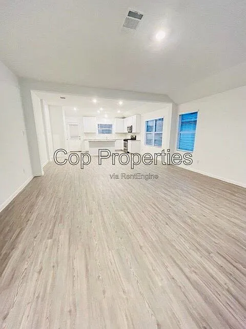 4 bed, 2.0 bath, $1,795 — Photo 2