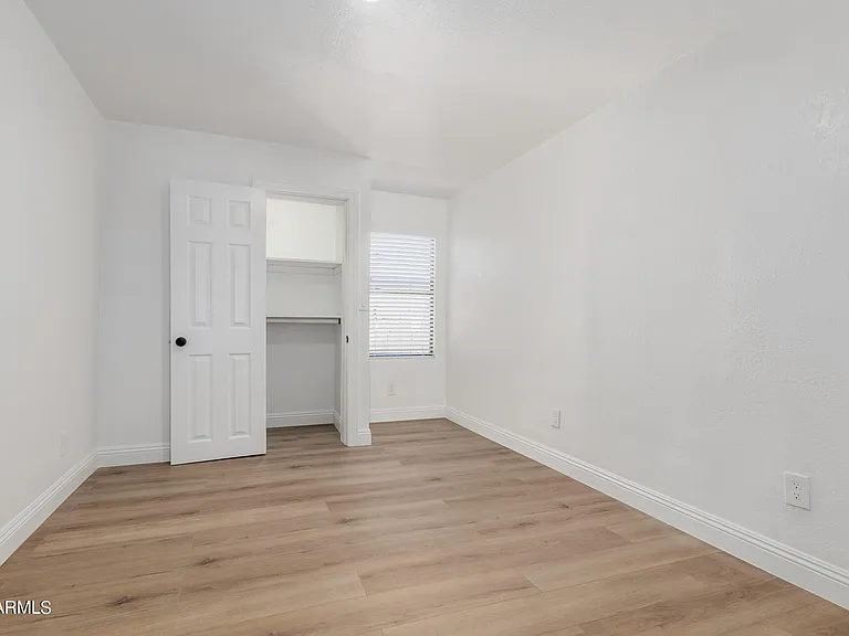 723 E Sunnyslope Ln — Photo 15