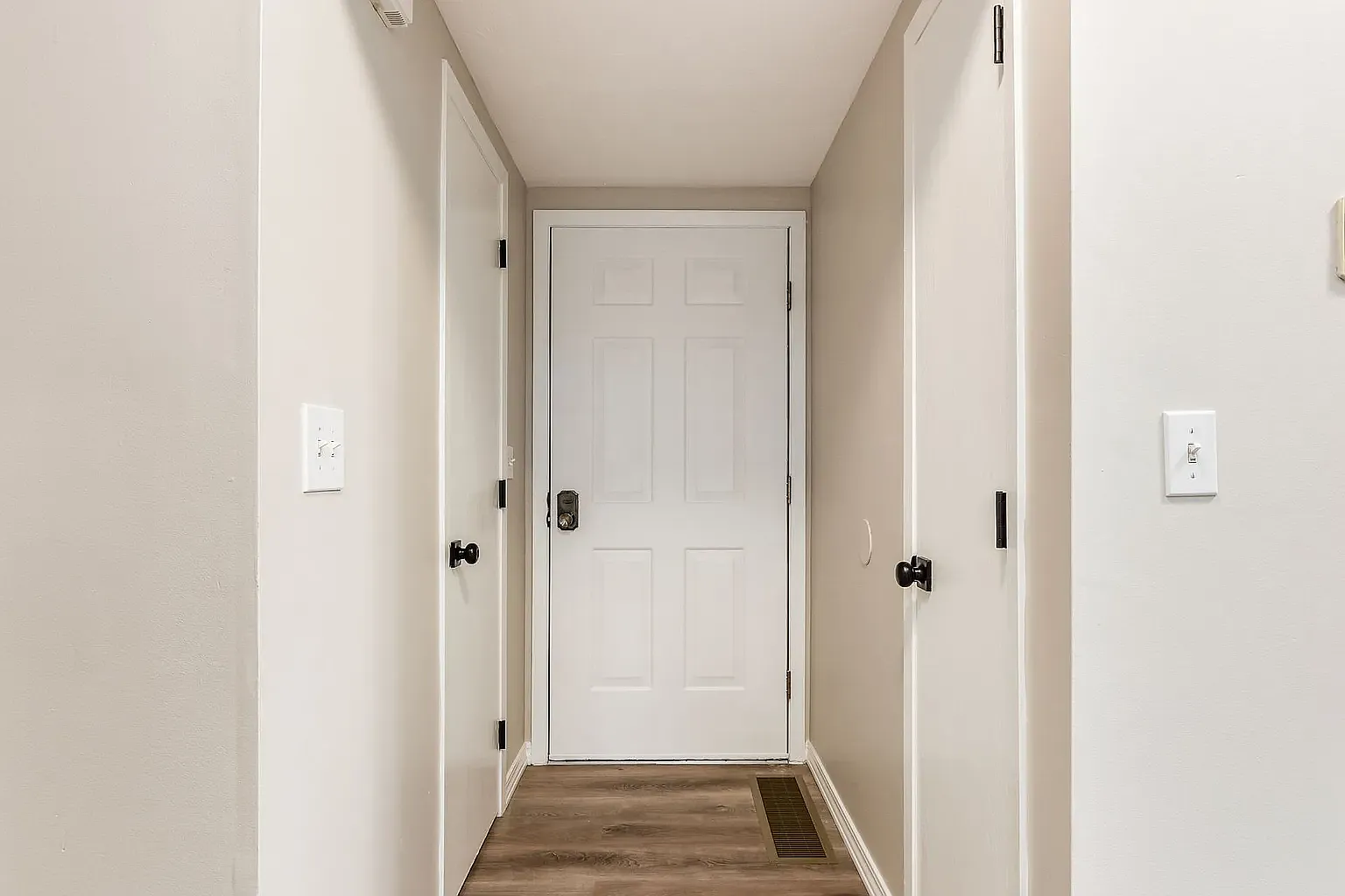 2 bed, 1280 sqft, $1,799 — Photo 3