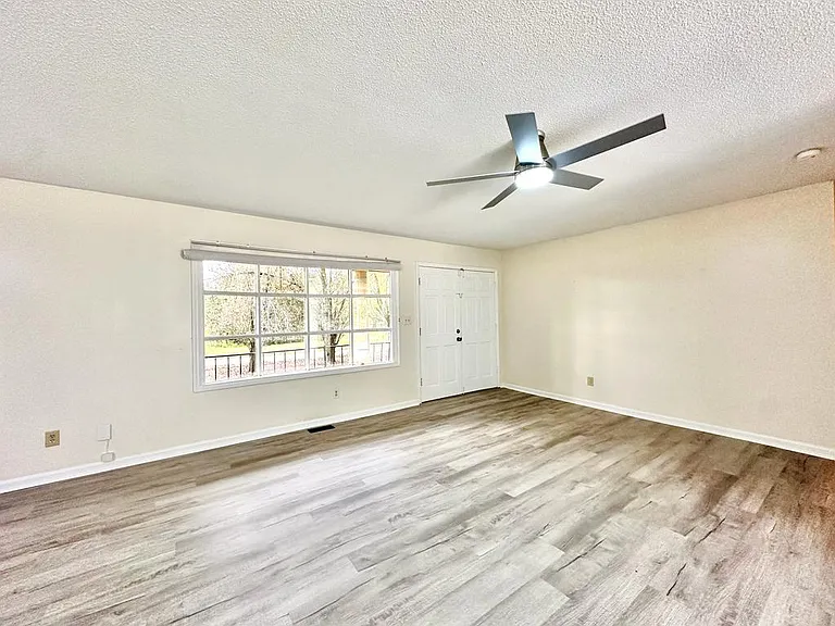 8002 Browne Rd — Photo 13