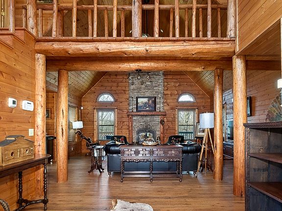 4th image of 142 Rayahs Way