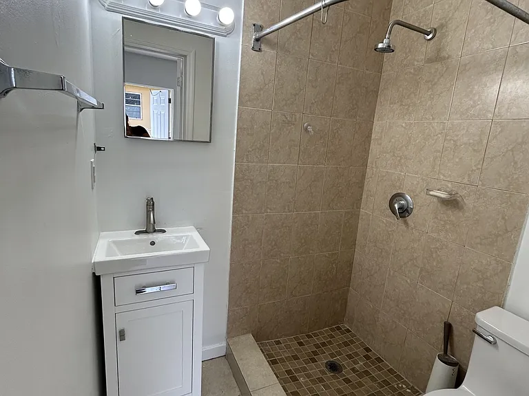801 W 2nd Ave #2 — Photo 17