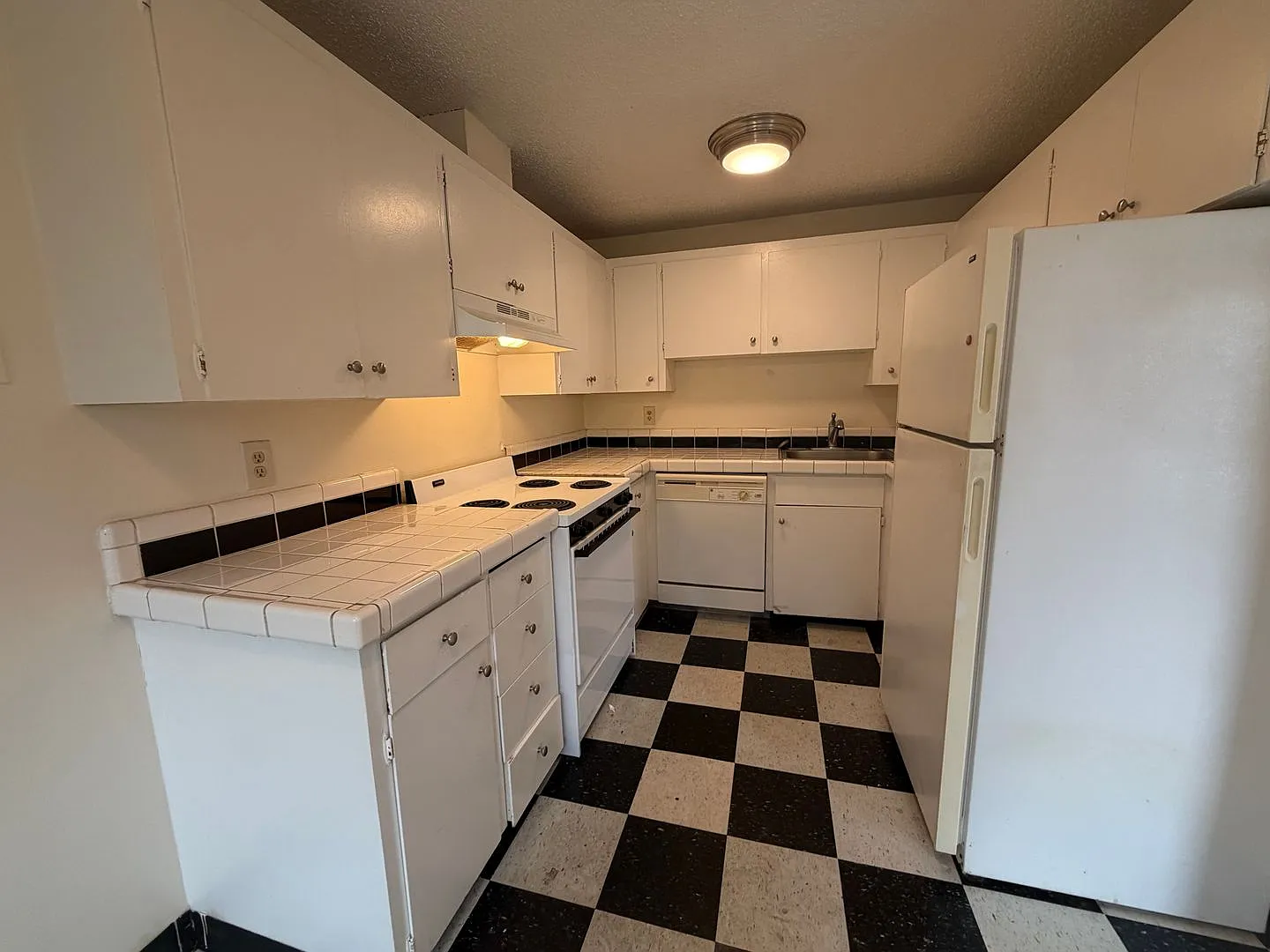 Crown Point Apartments — Photo 1