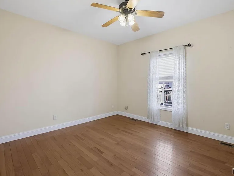 1835 Evondale Dr — Photo 7
