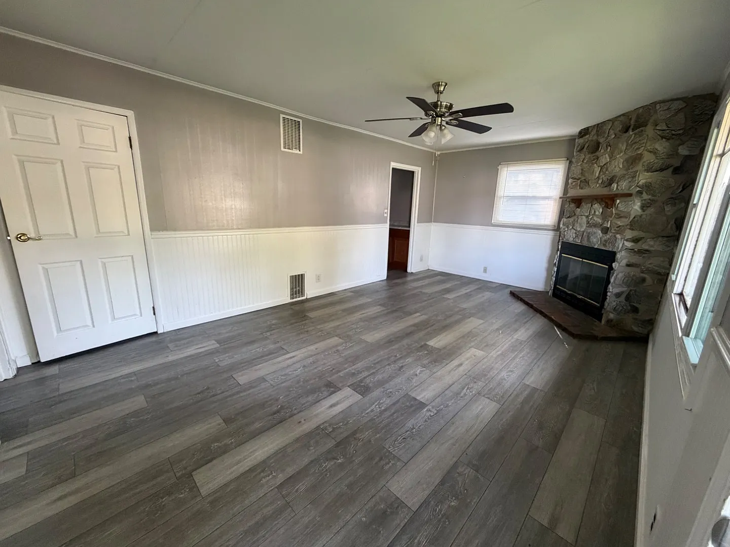 1432 Bel Air — Photo 3