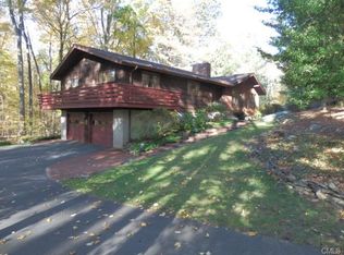 215 Hammertown Rd, Monroe, CT 06468