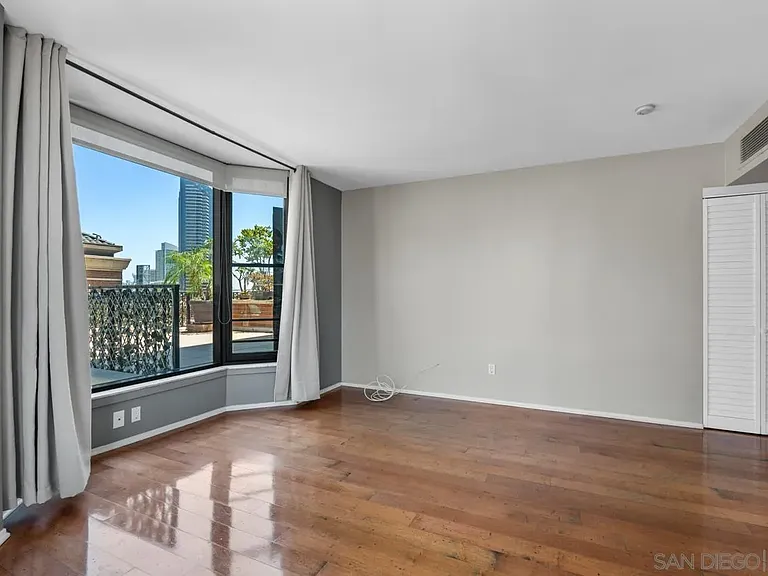 500 W Harbor Dr #714 — Photo 24