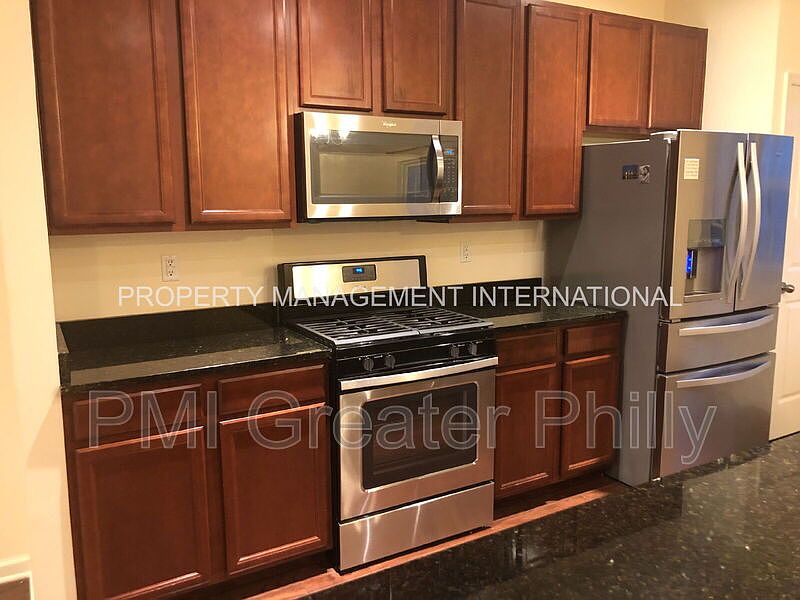 1st image of 106 Mercer Ct