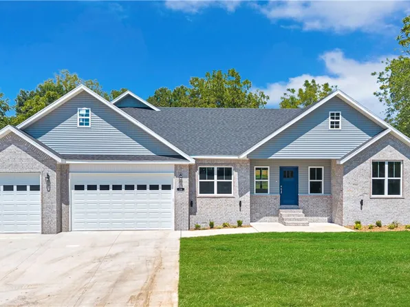 28 Lakeside Dr, Holiday Island, AR 72631