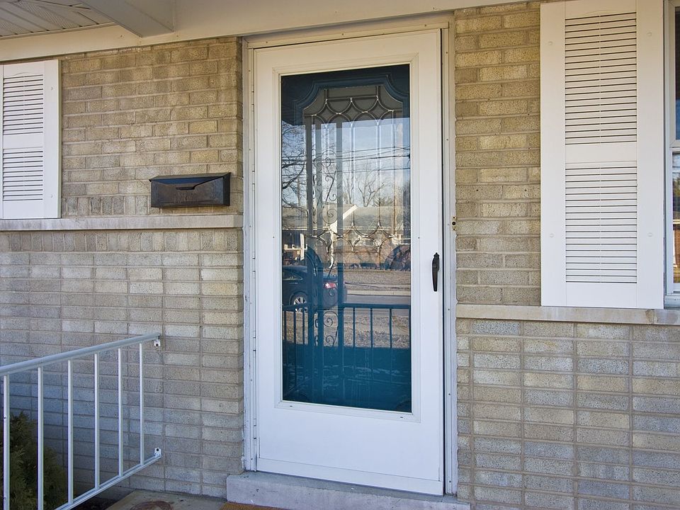 1st image of 150 Etta Ave
