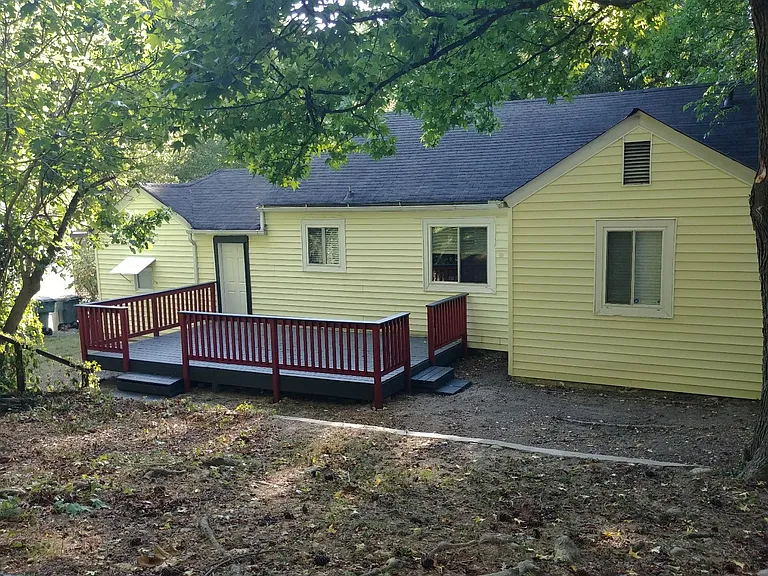 1538 Lillian Ln — Photo 2