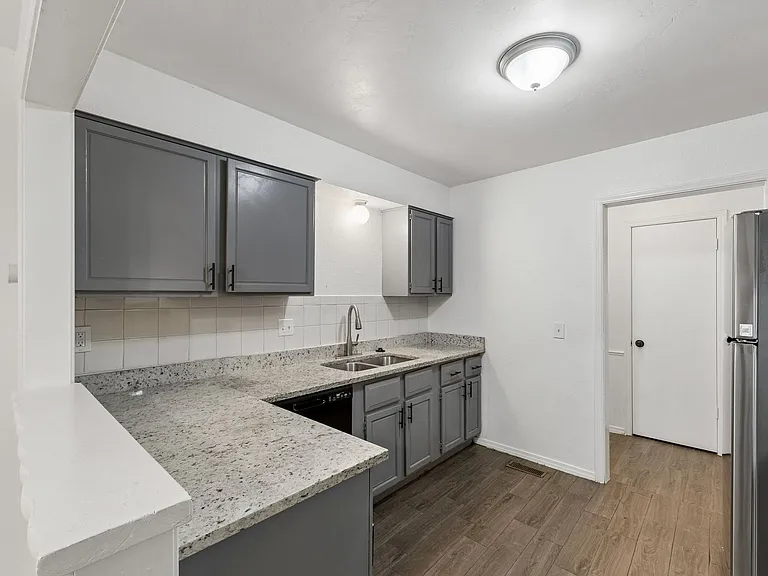 8514 Candlewood Dr — Photo 29