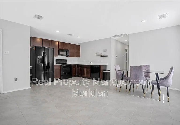 8730 Texas Risinger Dr — Photo 11