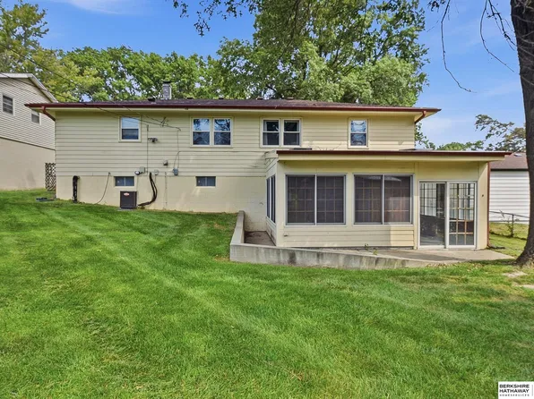 5010 N 54th St, Omaha, NE 68104