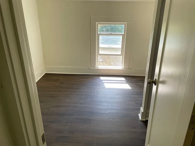 446 Lewis St — Photo 8