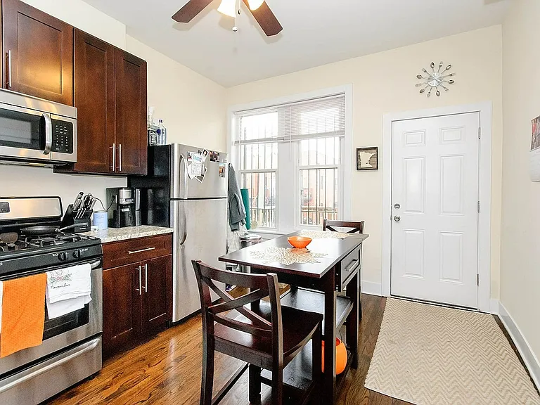 2110 W Division St #3R — Photo 6