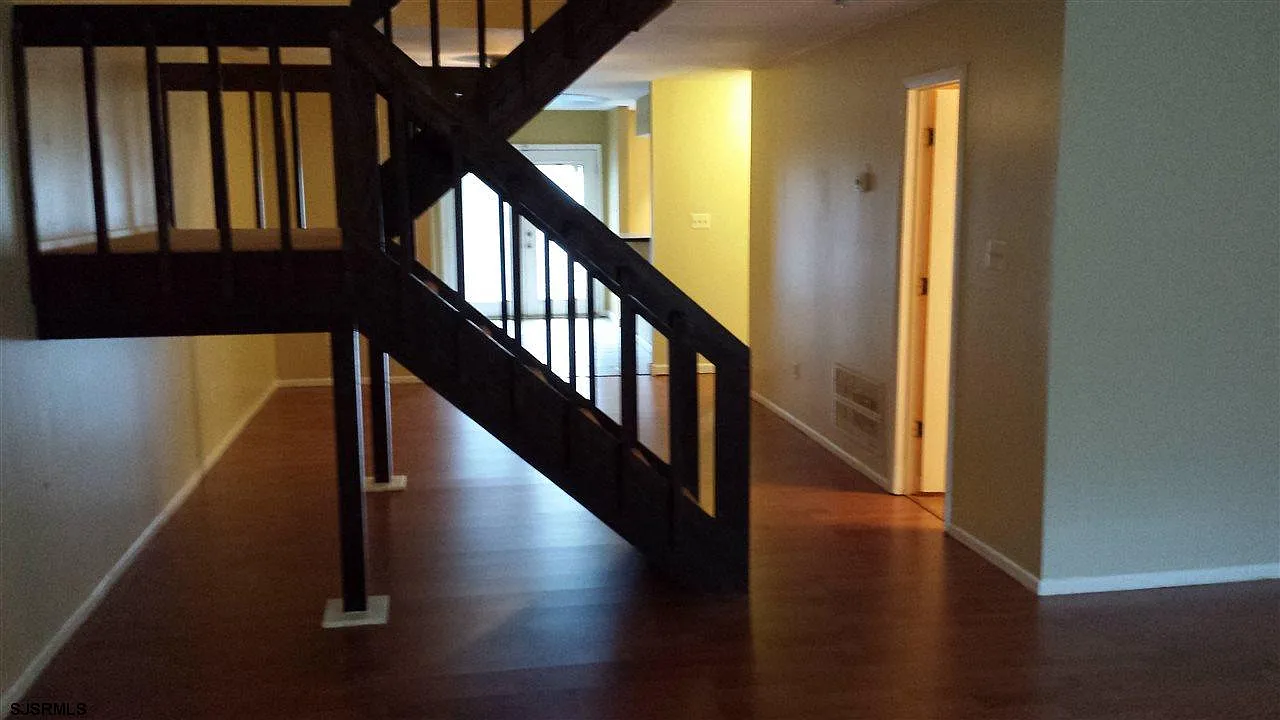 3 bed, 1.5 bath, $2,400 — Photo 4
