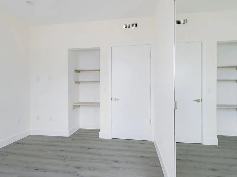 Regency Holt Apartments — Photo 33