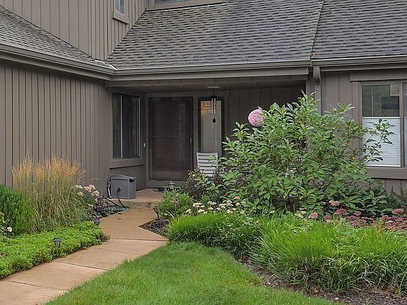 4th image of 463 Woodview Rd
