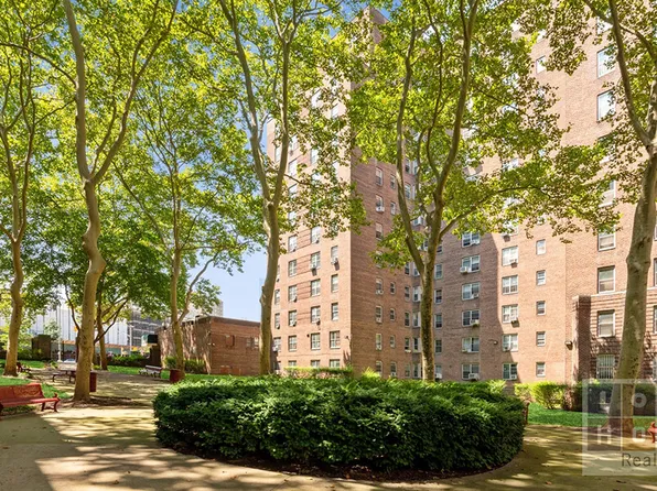 550 Grand Street image 14 of 19