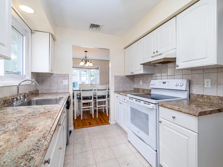 37 Hickory Rd — Photo 5
