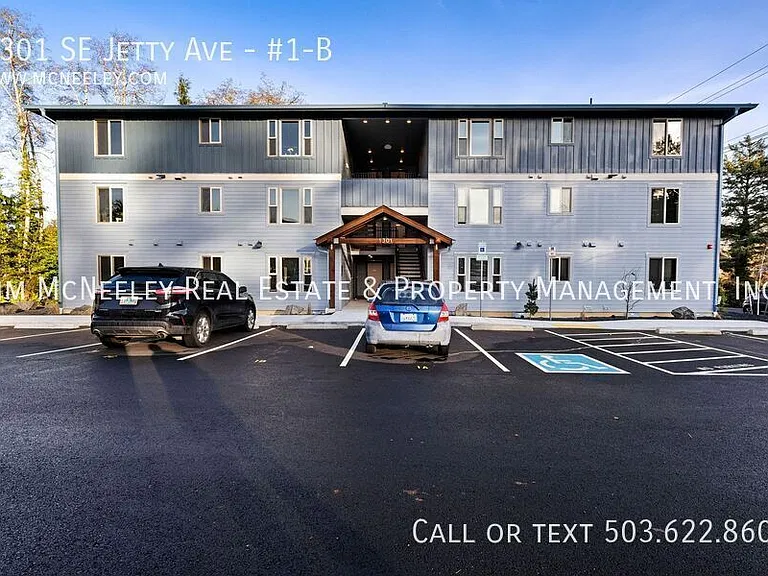 1301 SE Jetty Ave #1-B — Photo 2
