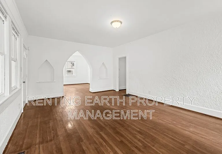 1635 43rd St — Photo 9
