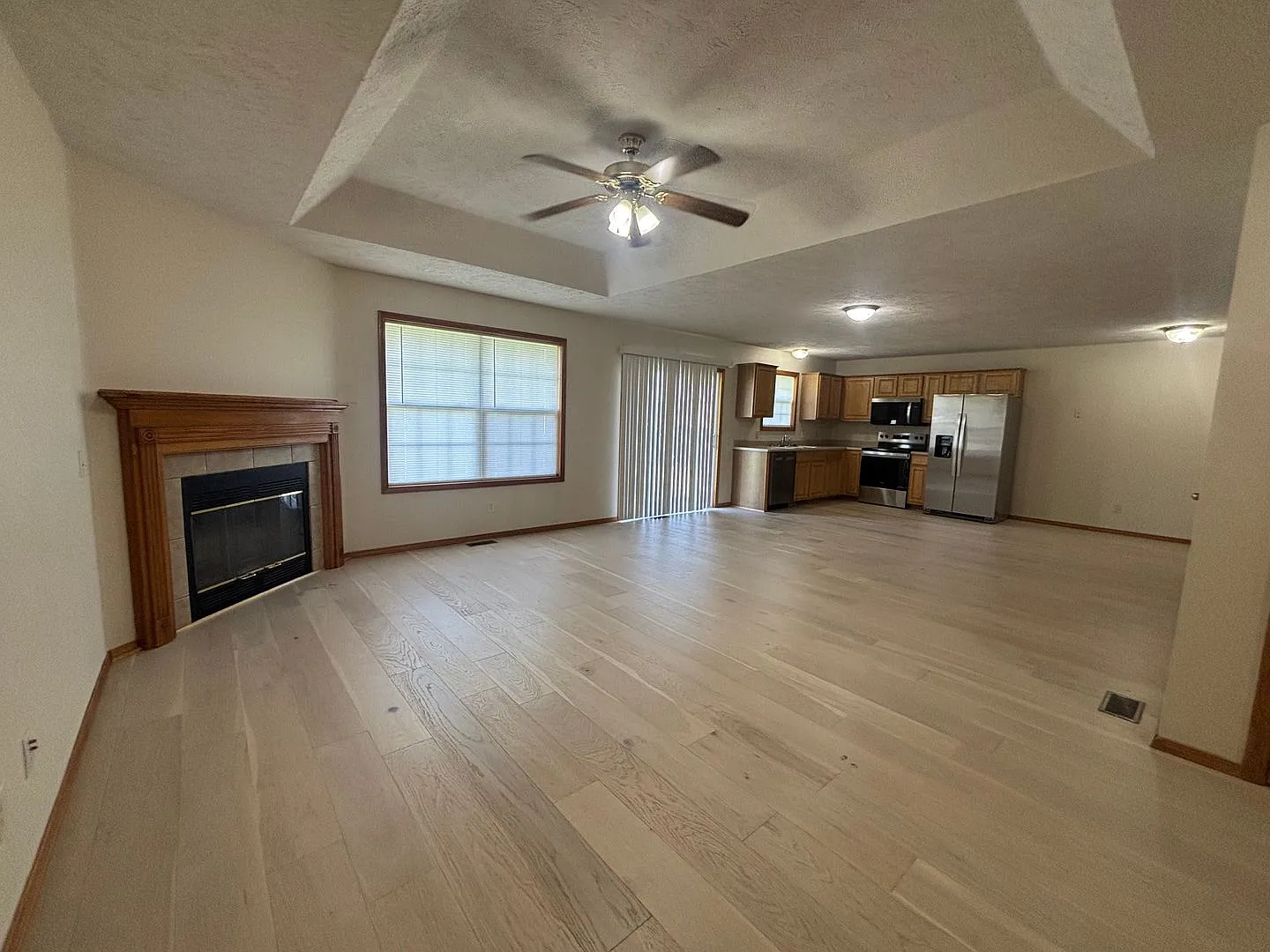 3 bed 2 bath home in Marshfield — Photo 2