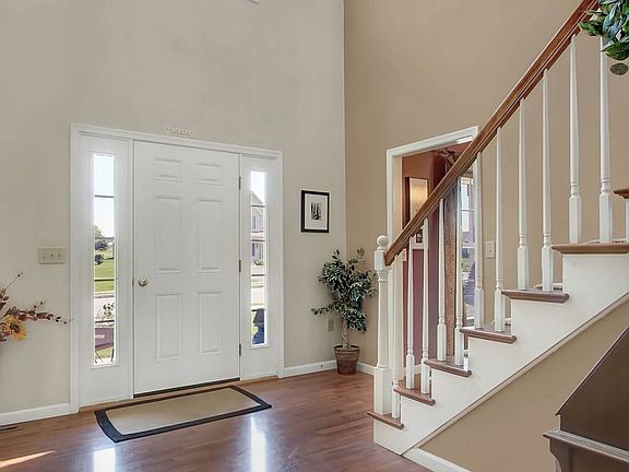 2nd image of 15 Jewel Dr