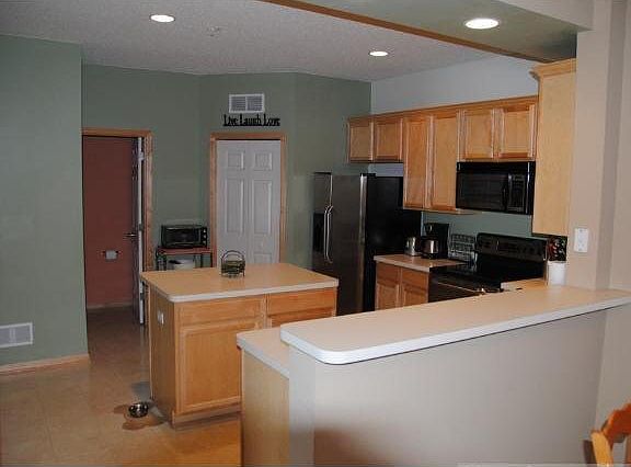 5th image of 12240 Urbank Street NE