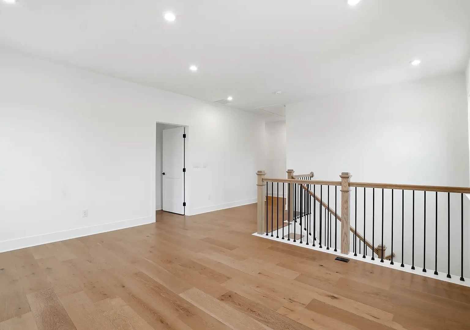 5 bed, 3710 sqft, $5,250 — Photo 4