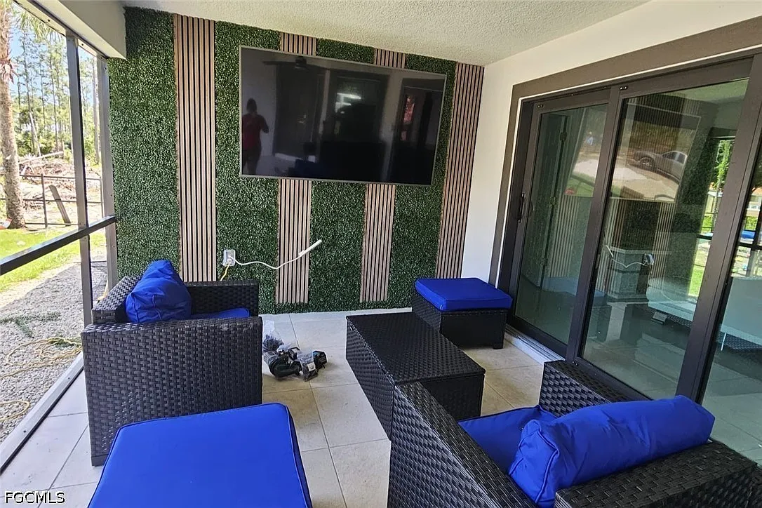 4 bed, 2.0 bath, 2163 sqft, $3,700 — Photo 4