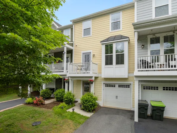 1497 Wickham Pond Dr, Charlottesville, VA 22903