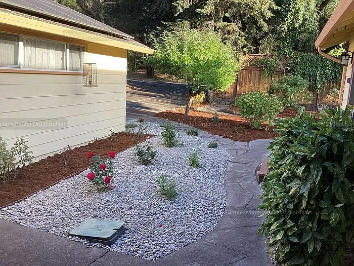 3 bed, 2.5 bath, 1598 sqft, $4,150 — Photo 3