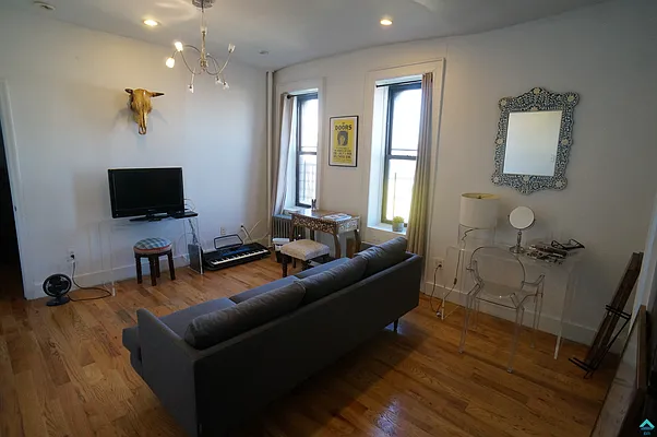 Rented by EXR | media 8