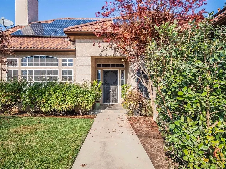 1838 E Shea Dr — Photo 2