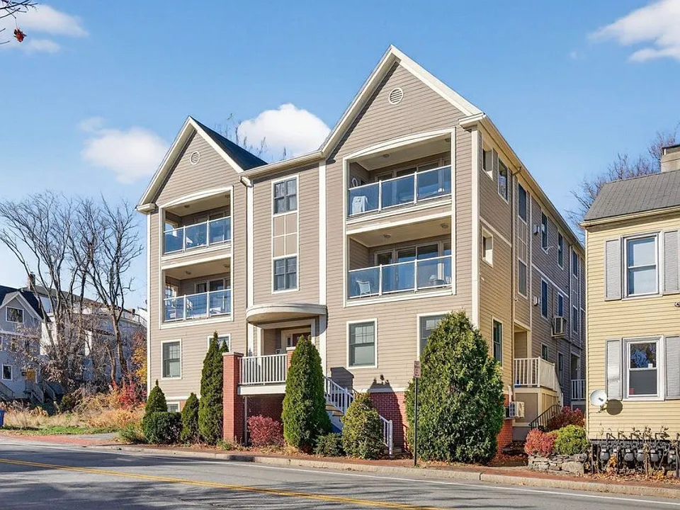 16 Guilford Ct #3B