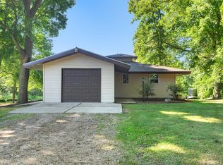 1251 W Maple Rapids Rd, Saint Johns, MI 48879