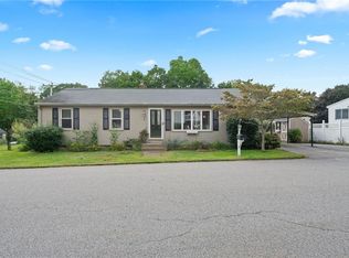 4 Meadow Rd, Scituate, RI 02831