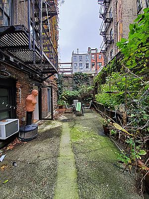 1st image of 409 E 6th St