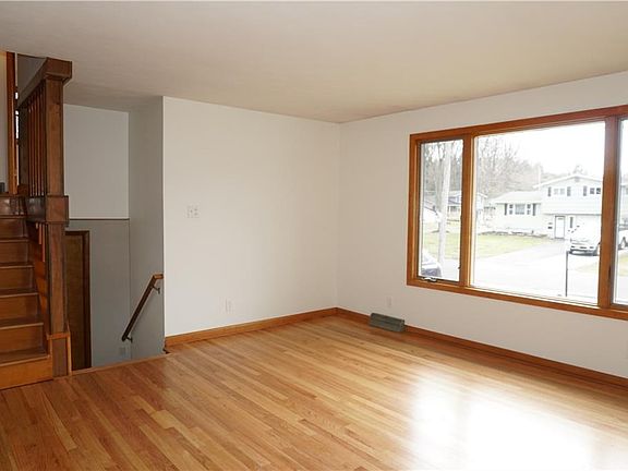 2nd image of 117 Ravenswood Dr