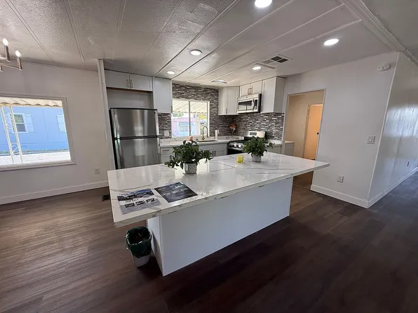 852 E Grangeville Blvd #26, Hanford, CA 93230
