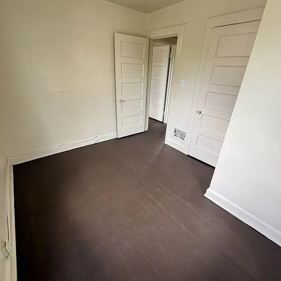 1725 Midland Ave — Photo 15