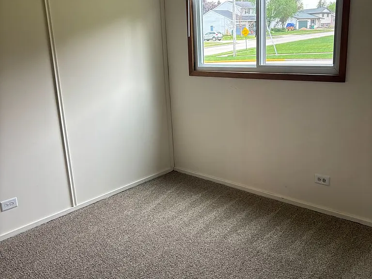 960 Mary Ln — Photo 15