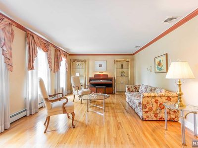 518 Manning Ct, River Edge, NJ, 07661