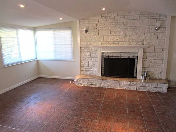 2nd image of 1450 E Holly Oak Dr