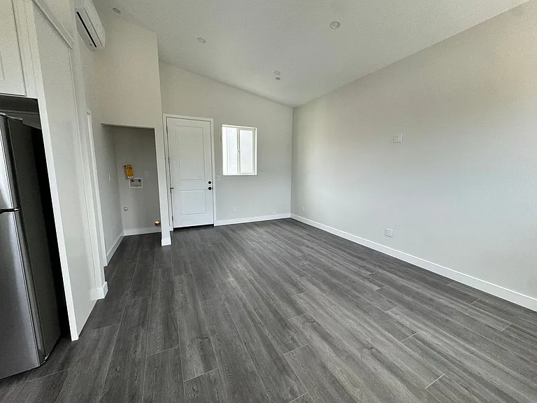393 Gavin St — Photo 8