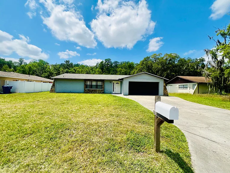 4641 Debbie Ln — Photo 2