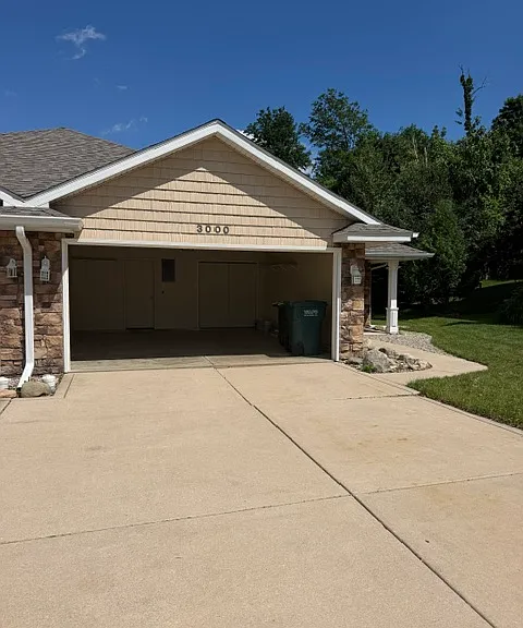 3000 Blue Grouse St — Photo 3