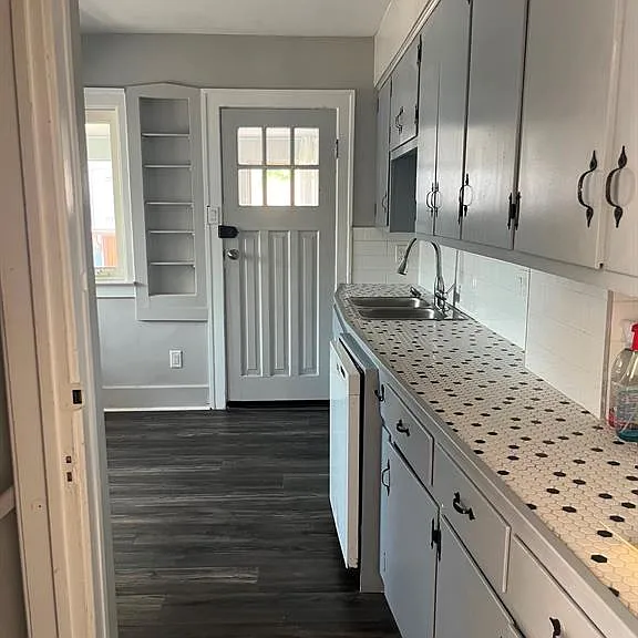 1285 Parent Ave — Photo 3